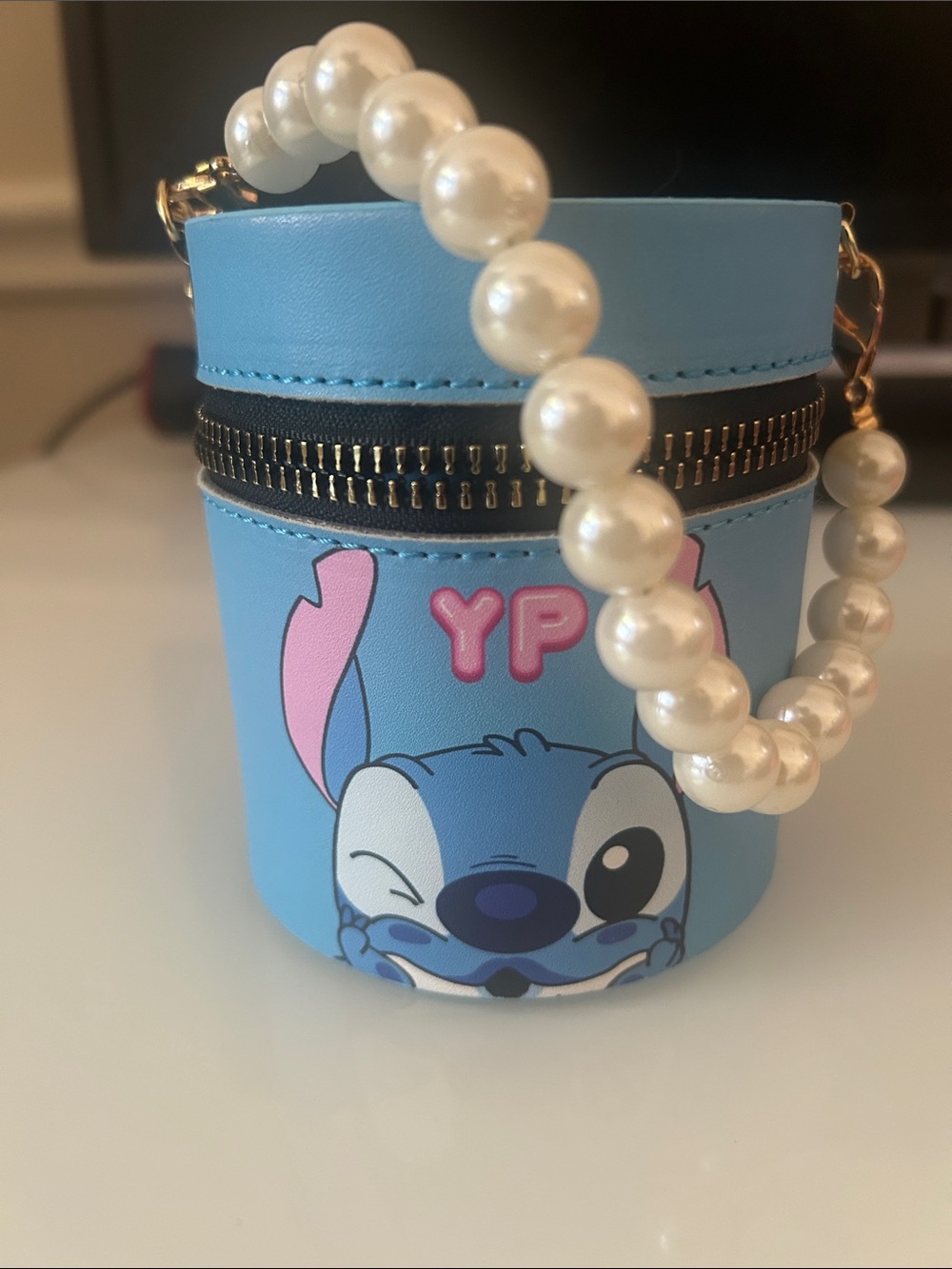 Lilo & Stitch Carrying Case + 20-Piece Lip Gloss Set